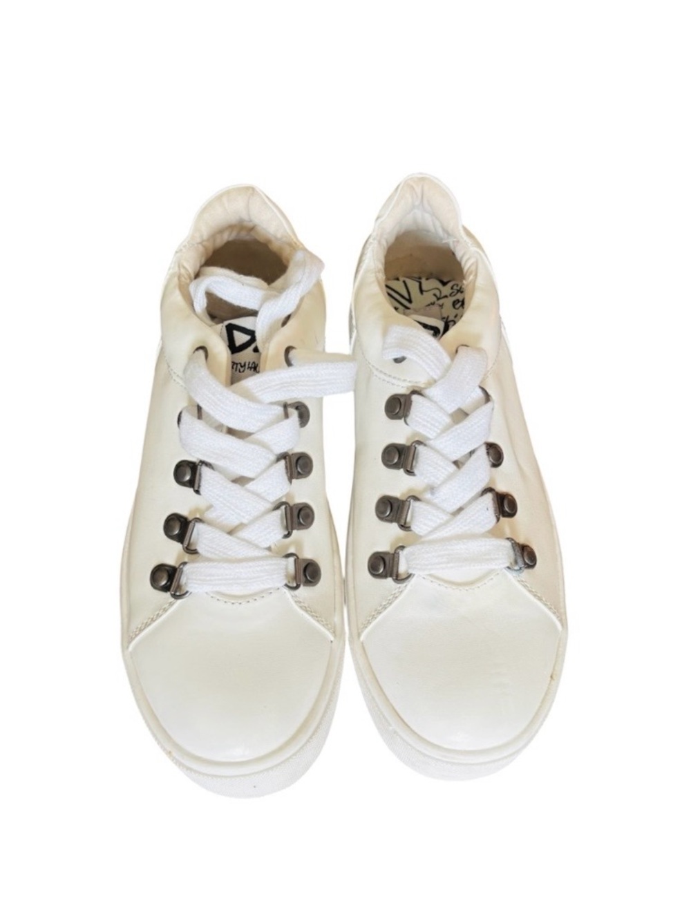 New LA Dirty Laundry Women’s Leather Sports Shoes / Sneakers. Size 5.5.